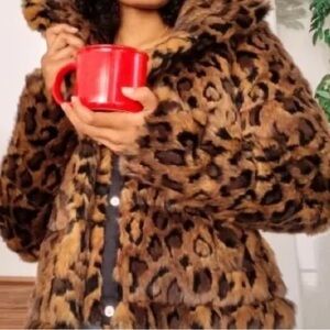 🅽🅴🆆 Abercrombie & Fitch leopard faux fur mini puffer jacket, XS